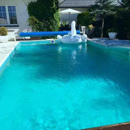 Dom Z Basenem I Duzym Ogrodem Idealny Na Imprezy Villa